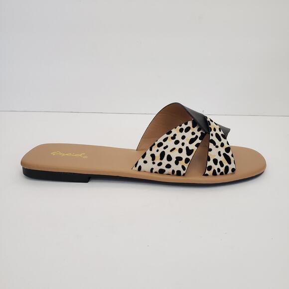 Qupid Womens Slip-On Black Animal Print Flat Two-Tone Sandals - Picture 2 of 8